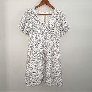 Charming Sienna Sky White & Blue Ditsy Floral Short Dress